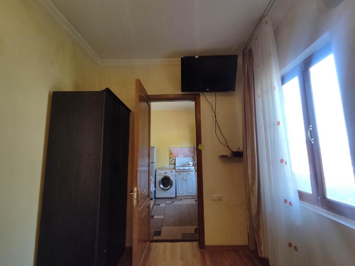 Appartamento Edlen Tbilisi Esterno foto